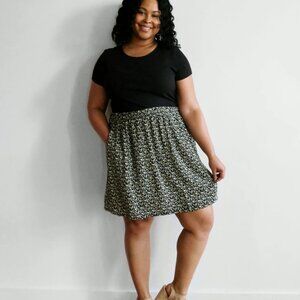 Elegantees Hadley knee length skirt in black/mustard floral print, L